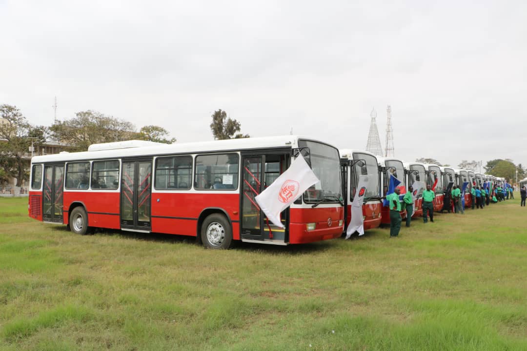 President Barrow Friday morning presided over the presentation of 20 buses from the government of the friendly Republic of Turkey donated to support the Gambia government’s plans for an efficient public transport system in the country