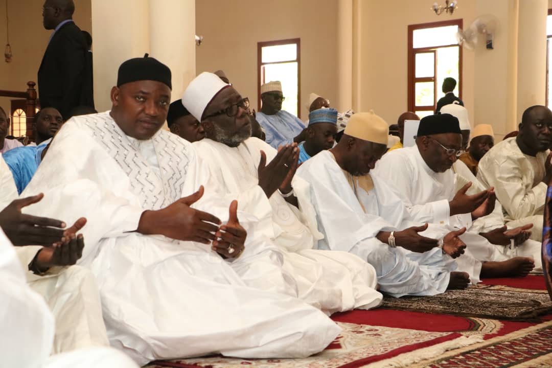 His Excellency, President Adama Barrow Wednesday morning joined worshippers at the King Fahad Mosque in Banjul in observance of the Muslim feast of Eid-al-Adha.