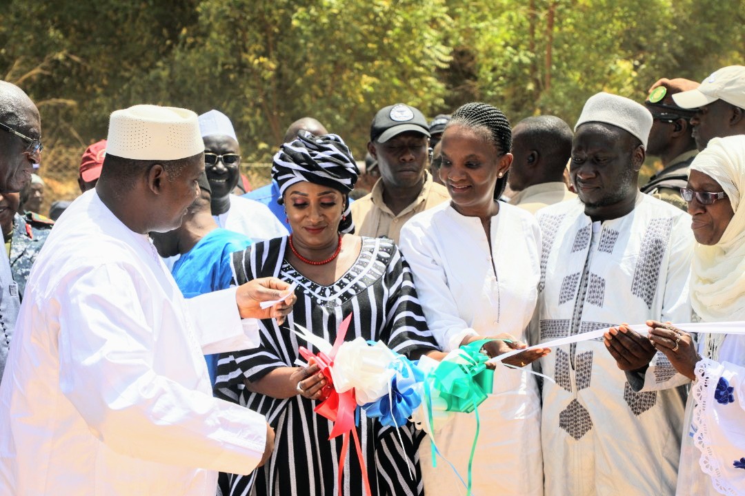 On day eight of his provincial engagements，President Barrow this morning inaugurated the Bansang Hydrological Headquarters in CRR